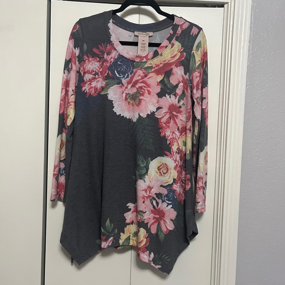 Philosophy Republic Clothing Floral‎ Sharkbite Hem Tunic Top Gray Pink Medium